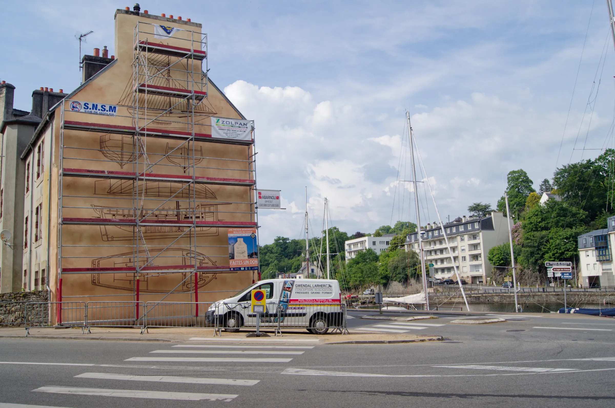 Chantier de la fresque XXL street art, tour de Morlaix, Bretagne